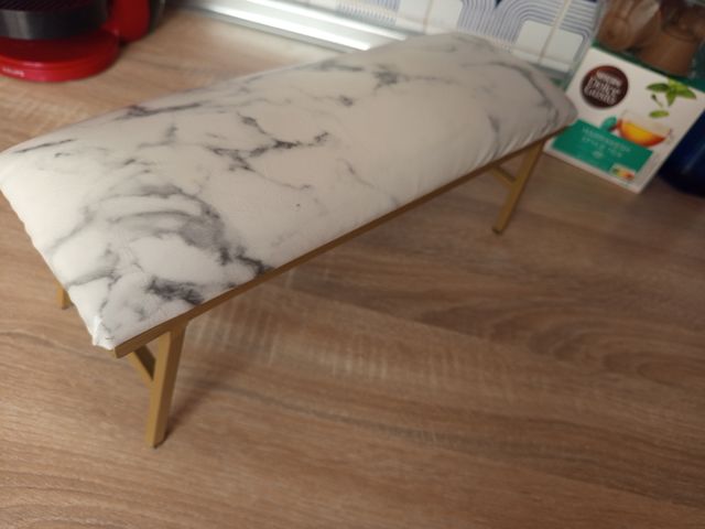 Reposamanos manicura blanco y dorado