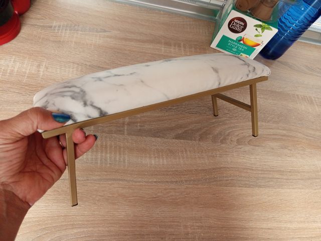 Reposamanos manicura blanco y dorado