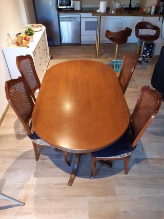 Mesa comedor clásica extensible + 4 sillas 