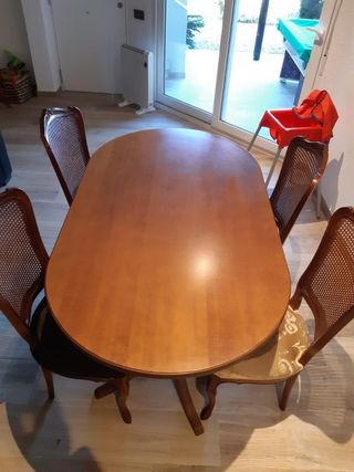 Mesa comedor clásica extensible + 4 sillas 
