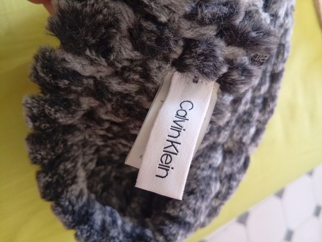 Gorro Calvin Klein - Pompón Negro