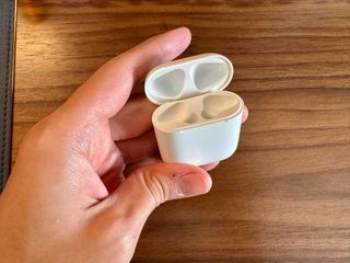 AirPods 2ª gen. con estuche de carga inalámbrica