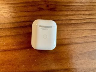 AirPods 2ª gen. con estuche de carga inalámbrica