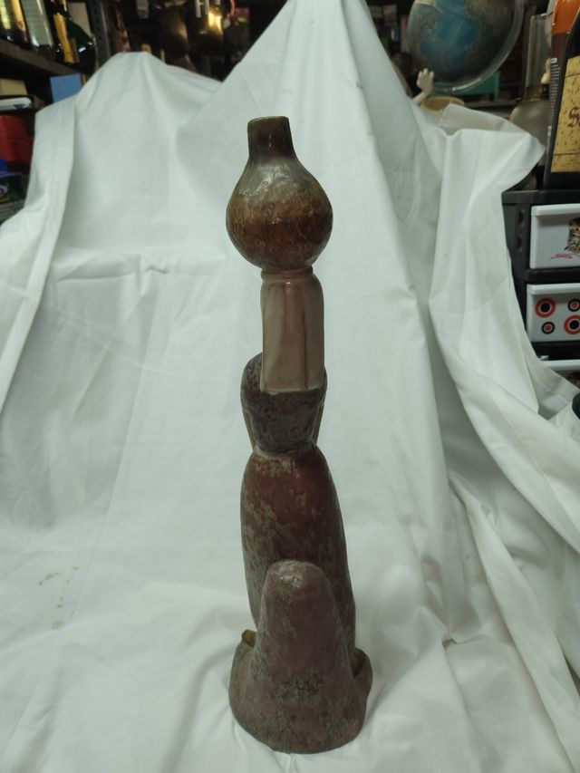 LA FIGURA CHIAMATA ABITANTE DEL VILLAGGIO VA ALLA FONTANA DI 47 CM.