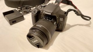 Canon EOS 750D + Objetiva 18-55mm