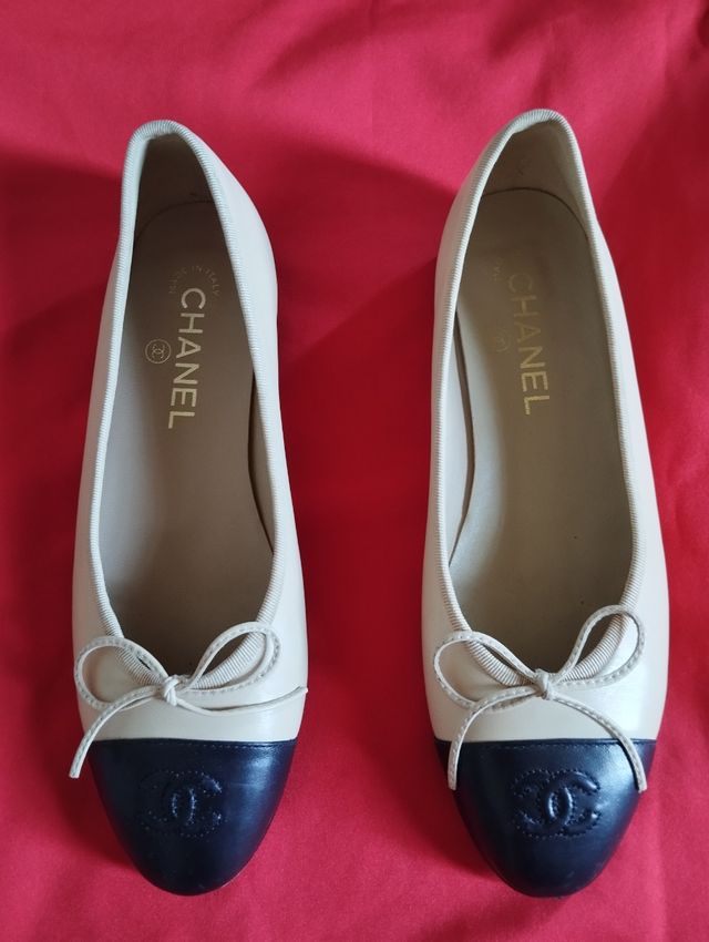 Bailarinas Chanel beige y negras .
