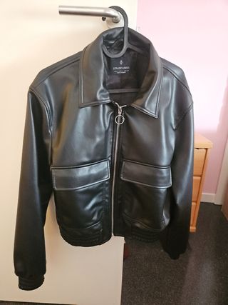 Chaqueta Stradivarius negra