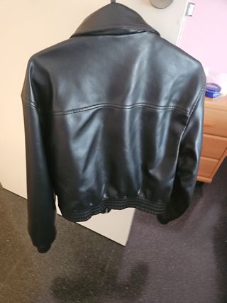 Chaqueta Stradivarius negra