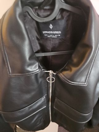 Chaqueta Stradivarius negra