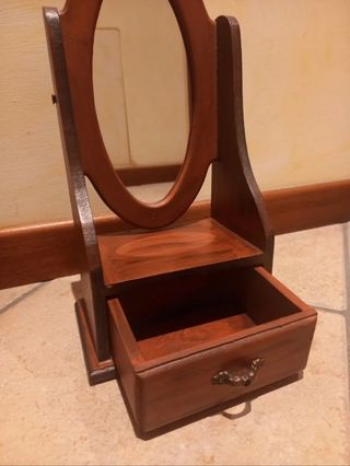Occhiali Prada + specchio in legno con cassettino