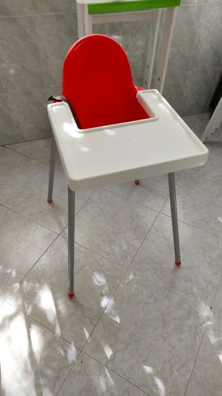 Trona bebé roja y blanca