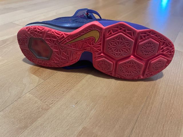 Zapatillas LeBron James Nike - Moradas