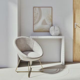 Sillón Hipop beige con patas de acero dorado