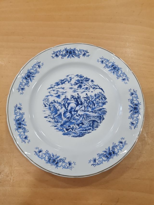 Plato porcelana azul y blanco - caza