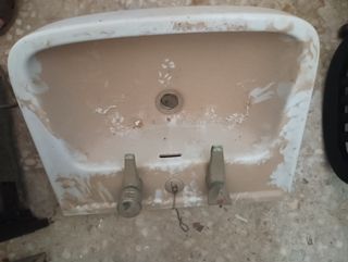 Lavabo antiguo de porcelana