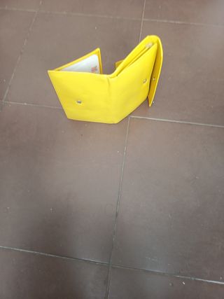 Billetero Yancci amarillo del corté inglés 