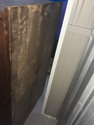 Armario antiguo de madera tallada