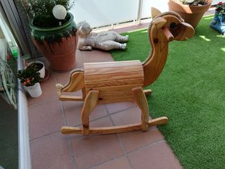 Caballo balancín madera infantil