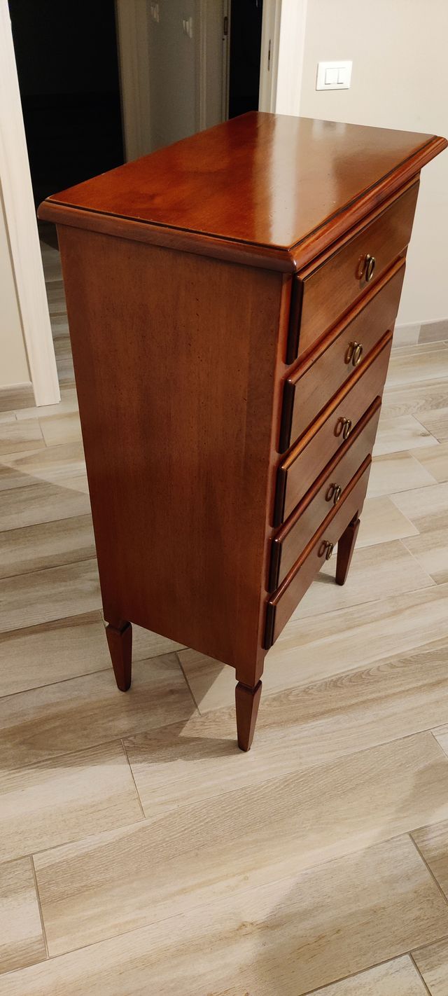 pregiata cassettiera in legno, 5 cassetti