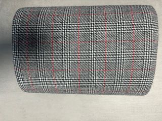 Bolso gris y rojo a cuadros