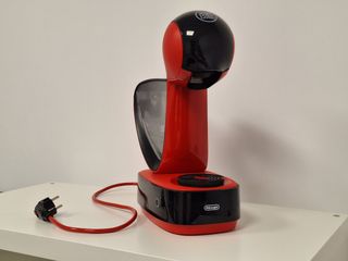 Cafetera Dolce Gusto DeLonghi roja