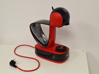 Cafetera Dolce Gusto DeLonghi roja