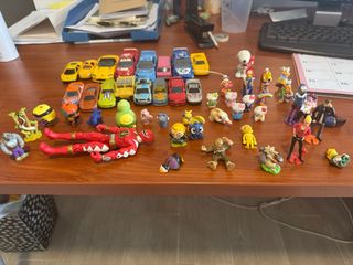 Lote juguetes: coches y figuras