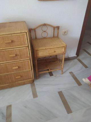 Muebles mimbre: espejo + cómoda