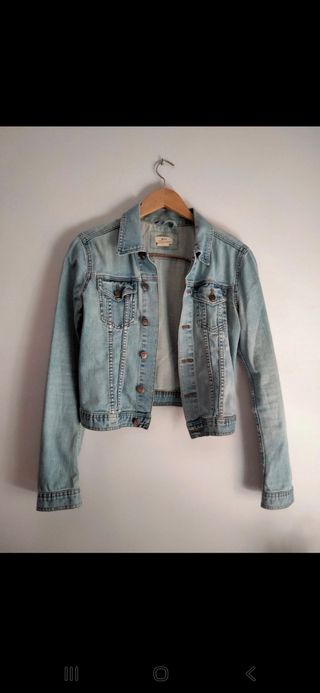 Chaqueta vaquera de mujer.