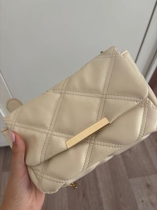 Bolso bandolera beige acolchado
