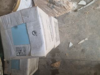 Azulejos azules - se vende el lote