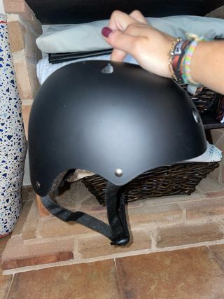 Casco skate negro mate
