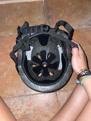 Casco skate negro mate