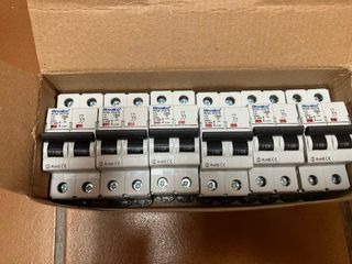 6 Interruptores automáticos RV30 HC216