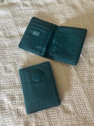 billetera cartera  pasaporte /cartera  Kipling 
