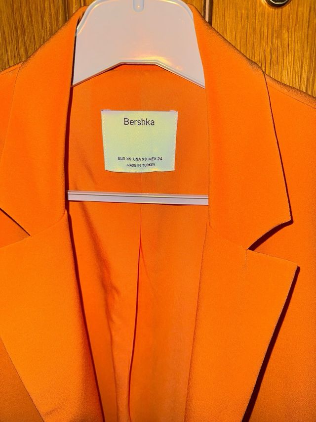 Americana Bershka naranja