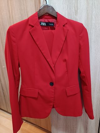 Traje Zara rojo - chaqueta y pantalón