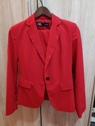 Traje Zara rojo - chaqueta y pantalón