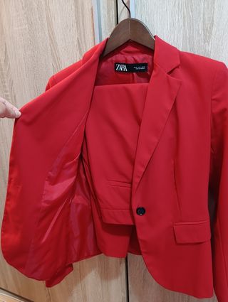 Traje Zara rojo - chaqueta y pantalón