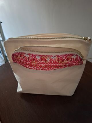 Custodia cosmetici beige e rosa