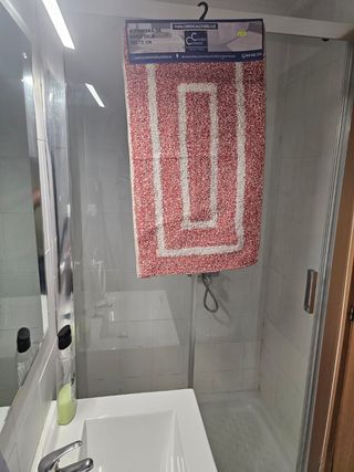 Habitación amueblada en piso compartido