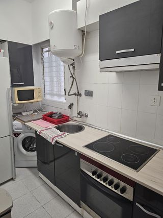 Habitación amueblada en piso compartido