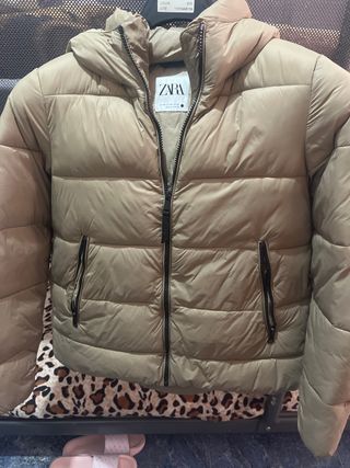 Chaqueta acolchada Zara beige - Talla S