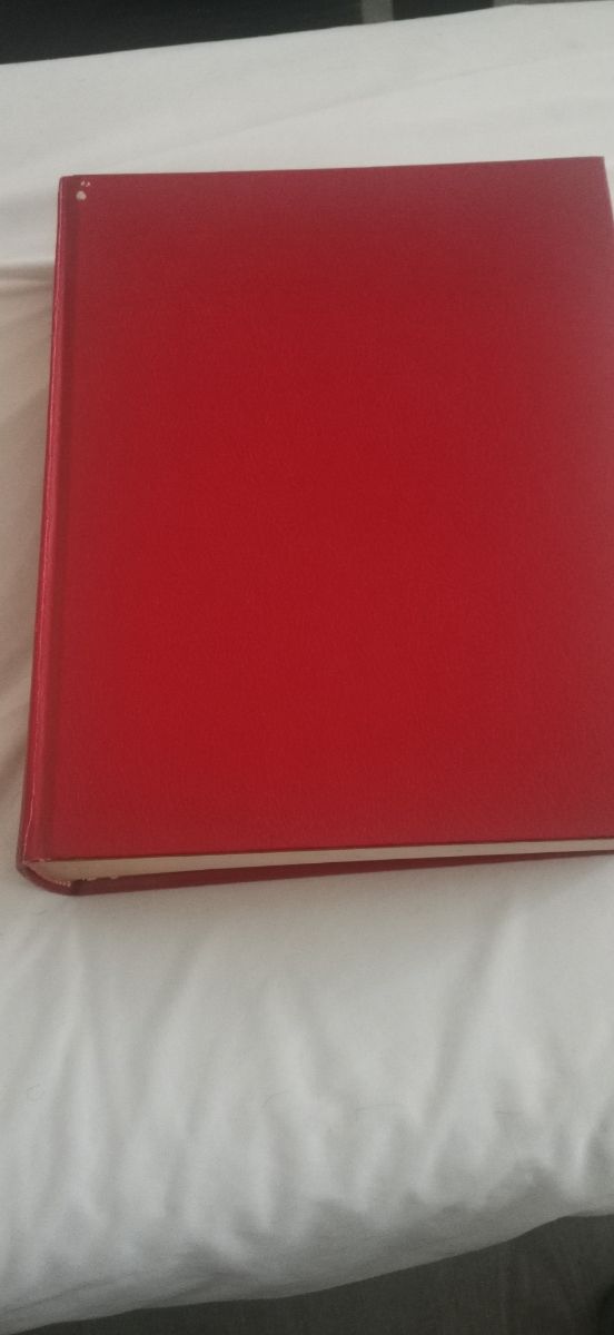 Libro Crónica de la Humanidad, es un buen regalo.