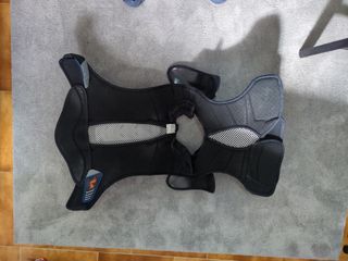 Peto hockey CCM Vector adulto talla mediana 