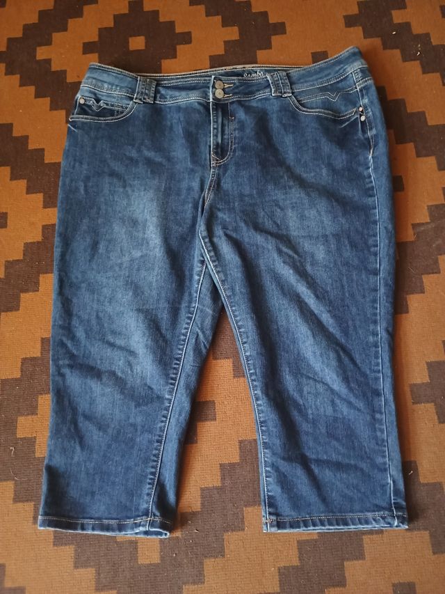 Pantalones vaqueros piratas.