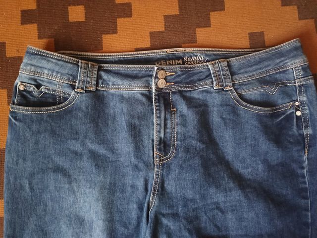 Pantalones vaqueros piratas.