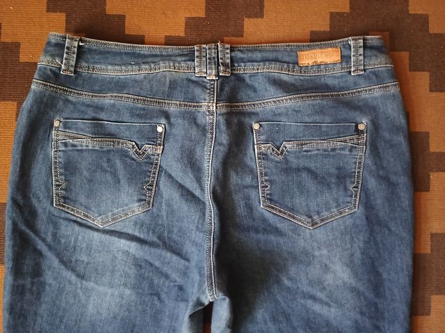 Pantalones vaqueros piratas.