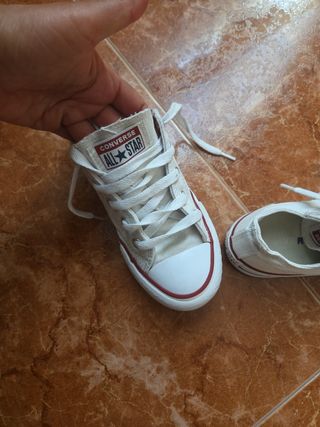 Converse blancas c/rojo