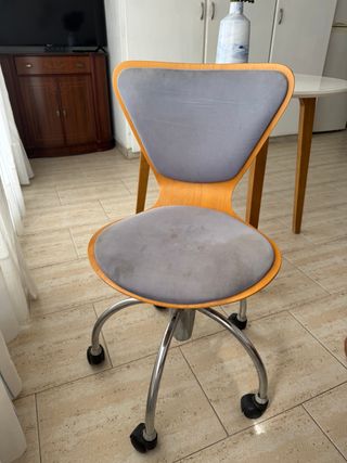 Silla giratoria oficina gris
